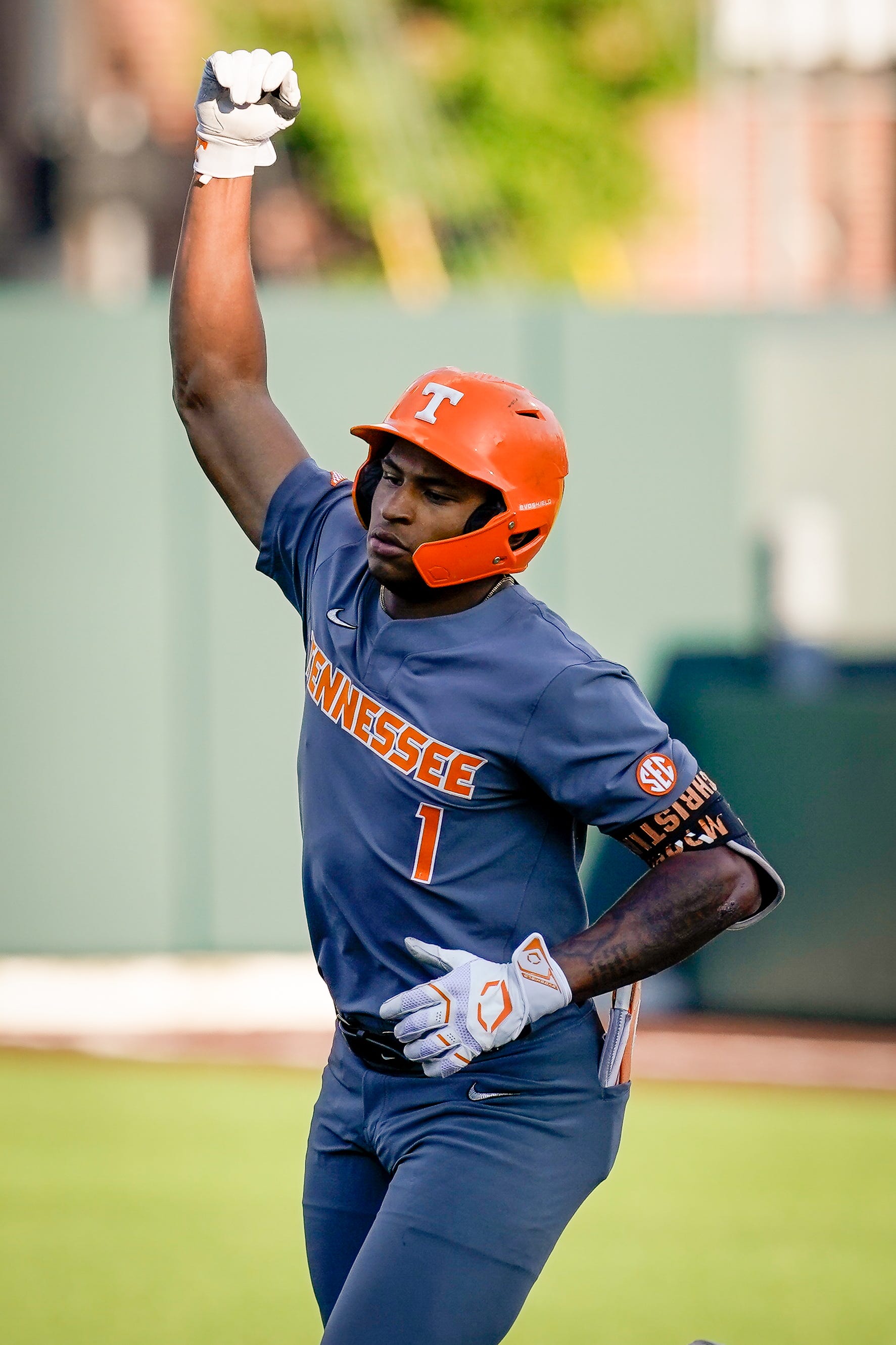 The wild dash to get Billy Amick his No. 11 jersey for Tennessee baseball vs Vanderbilt