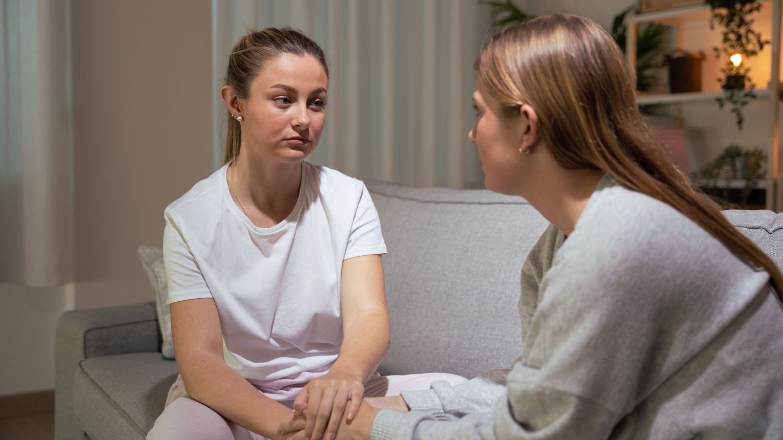 <p>It's not common for narcissists to genuinely apologize. So you won't hear the words "I'm sorry for what I did" from a narcissist anytime soon. They tend to avoid saying sorry for their actions because it might make them seem less in control. They usually only apologize if they see a personal benefit.</p>