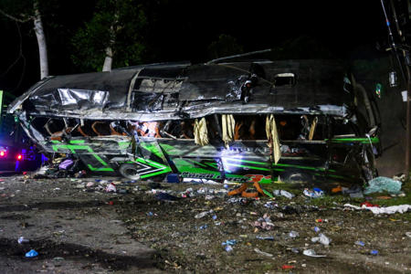 School children among 11 dead in Indonesia bus crash<br><br>