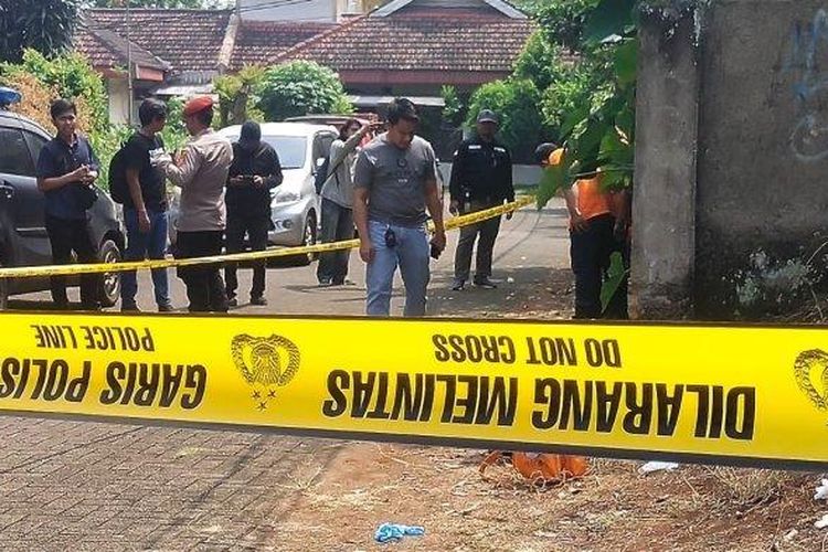 Ada Benda Semacam Jimat Melilit Perut Mayat Terbungkus Sarung Di ...