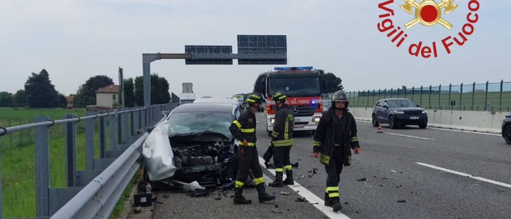 Incidente Sull’autostrada A9 A Lomazzo, Scontro Tra Due Auto: Cinque ...