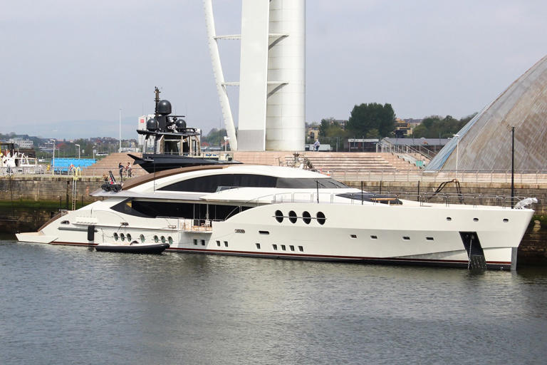 Lady M. - yacht belonging to Russian oligarch Aleksei Mordashov. For two years, it has been moored in an Italian port.