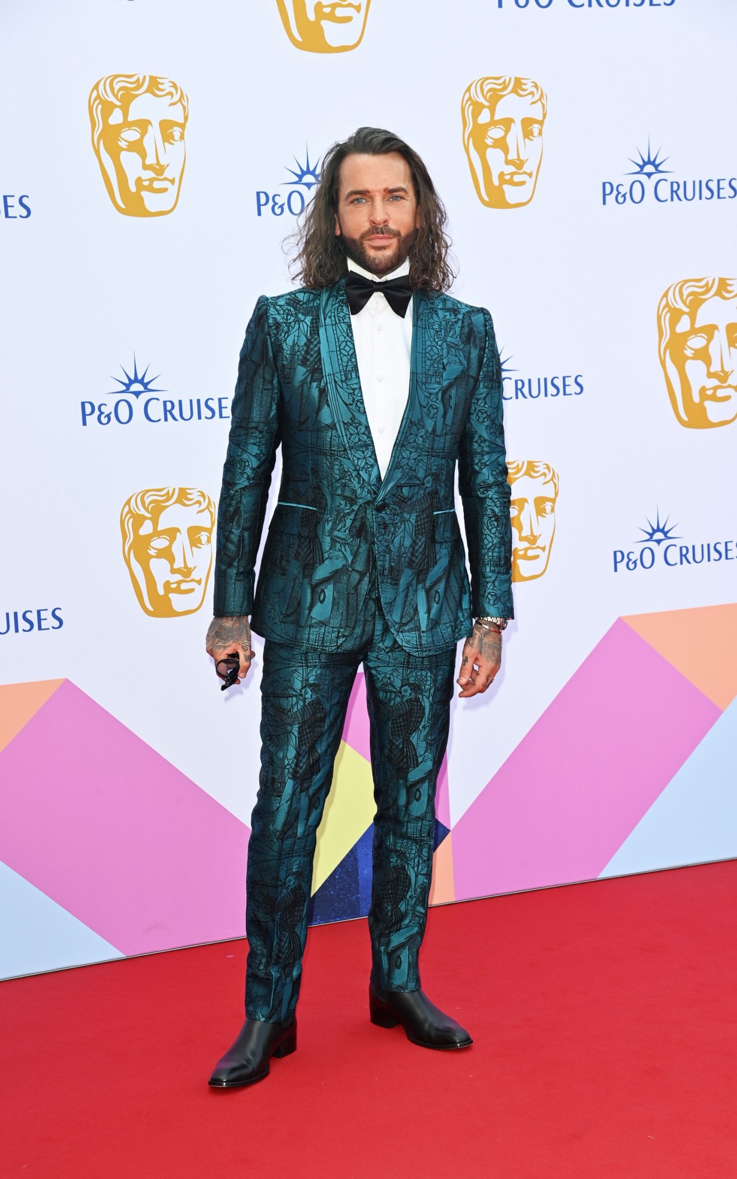 <p>TV presenter Pete Wicks chose a suit crafted from opulent teal jacquard fabric. </p>