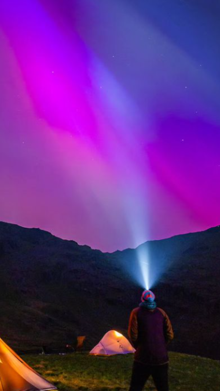 <p>Another beautiful capture of the Aurora Borealis is this one. With a harmony of puple and blue shades, this one looks straight out of a painting. </p>