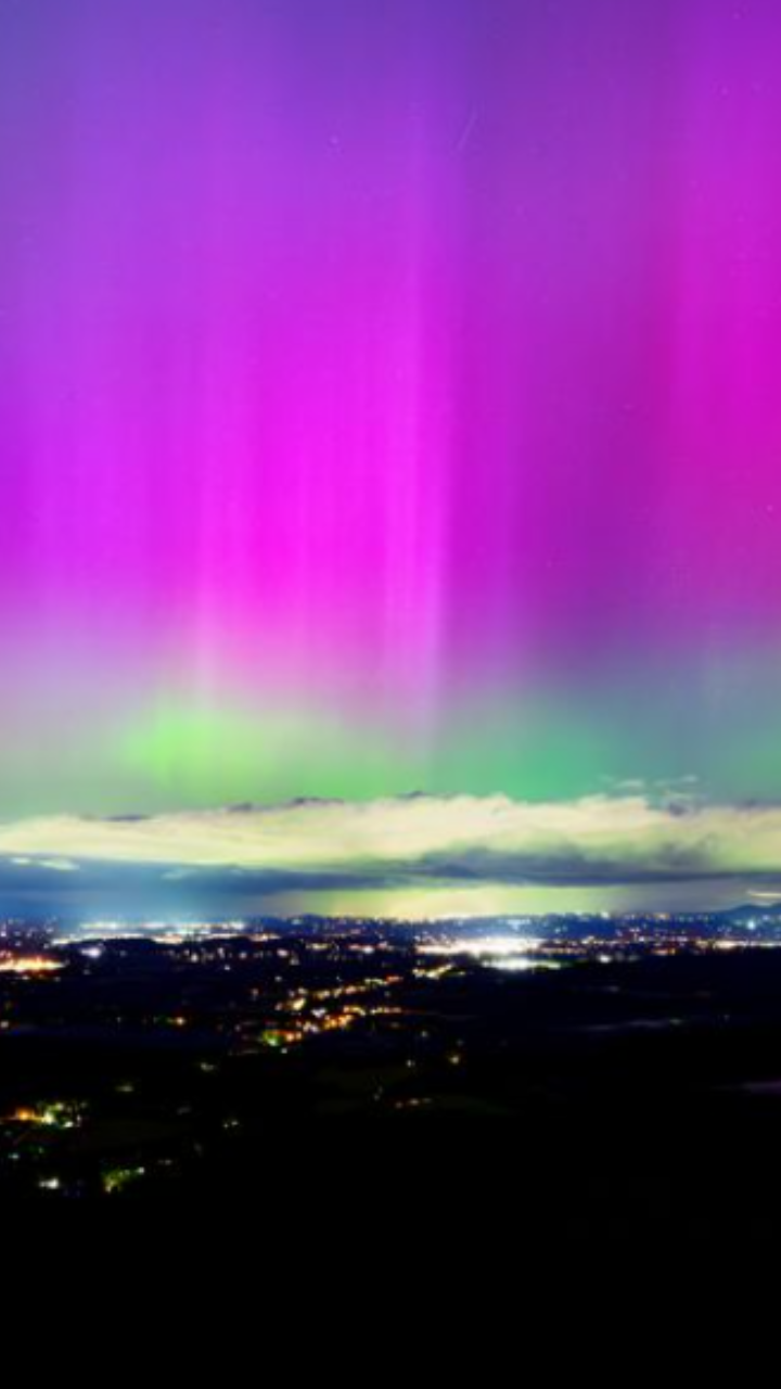 <p>Mixed with shades of pink and green is this beautiful sky. The Aurora borealis was truly a spectacle. </p>