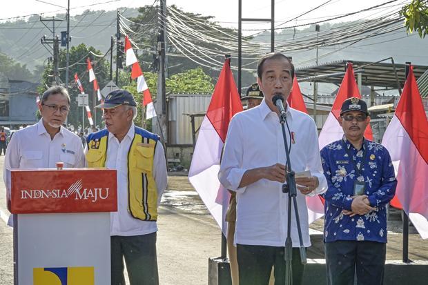 Jokowi Ajak Wali Kota Patungan Bangun Kereta Otonom Tanpa Rel