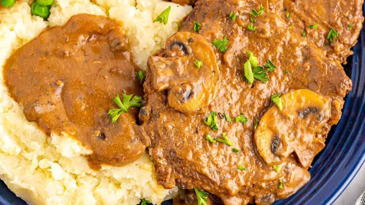 20 Cheap And Easy Crockpot Recipes to Fill You Up