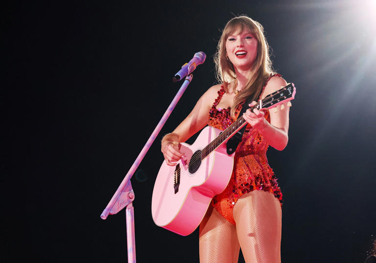Night Four Of Taylor Swift | The Eras Tour - Paris, France (Kevin Mazur / TAS24 / Getty Images)