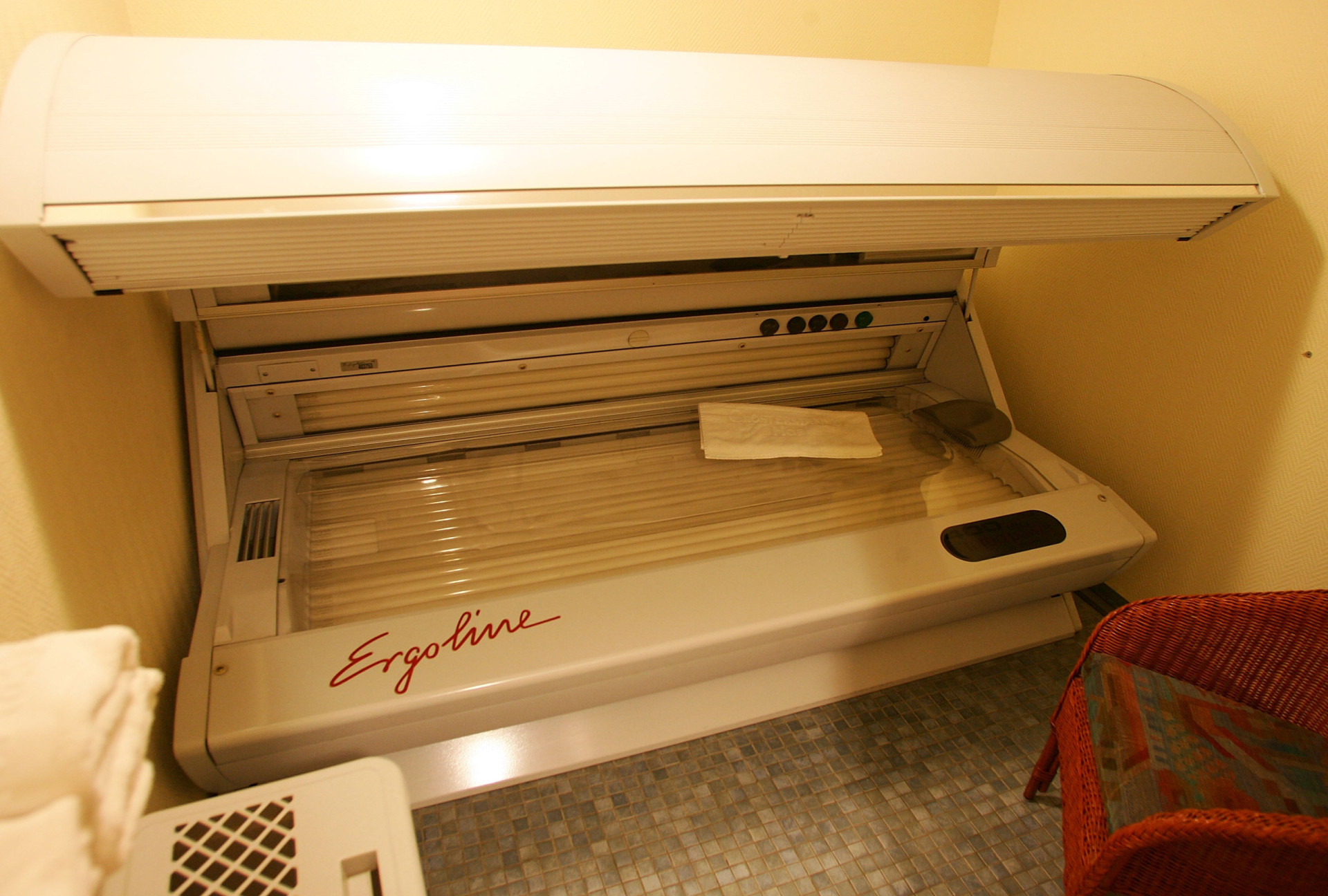 The history of the tanning bed