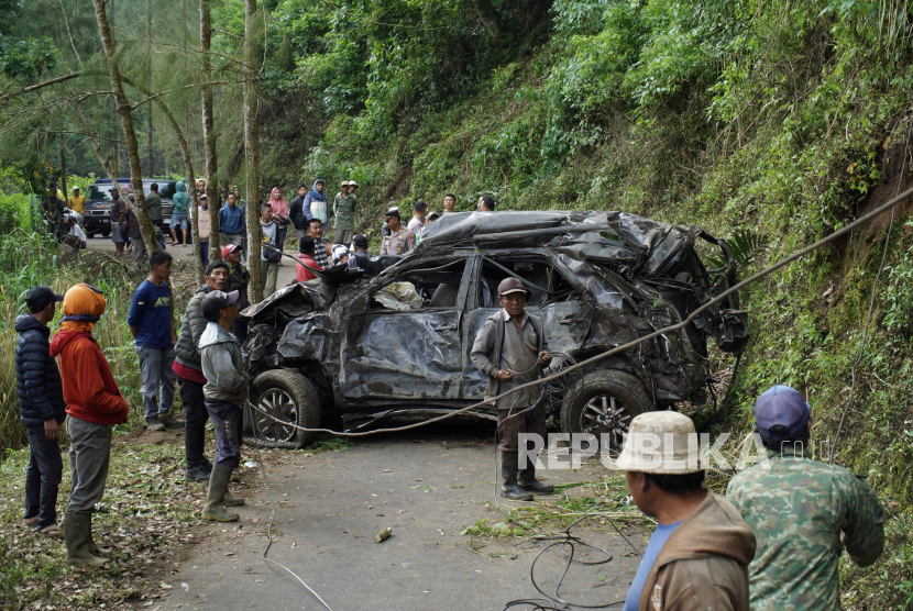 Polisi Ungkap Sejumlah Fakta Mobil Terjun Ke Jurang Di Bromo Tewaskan 4 ...