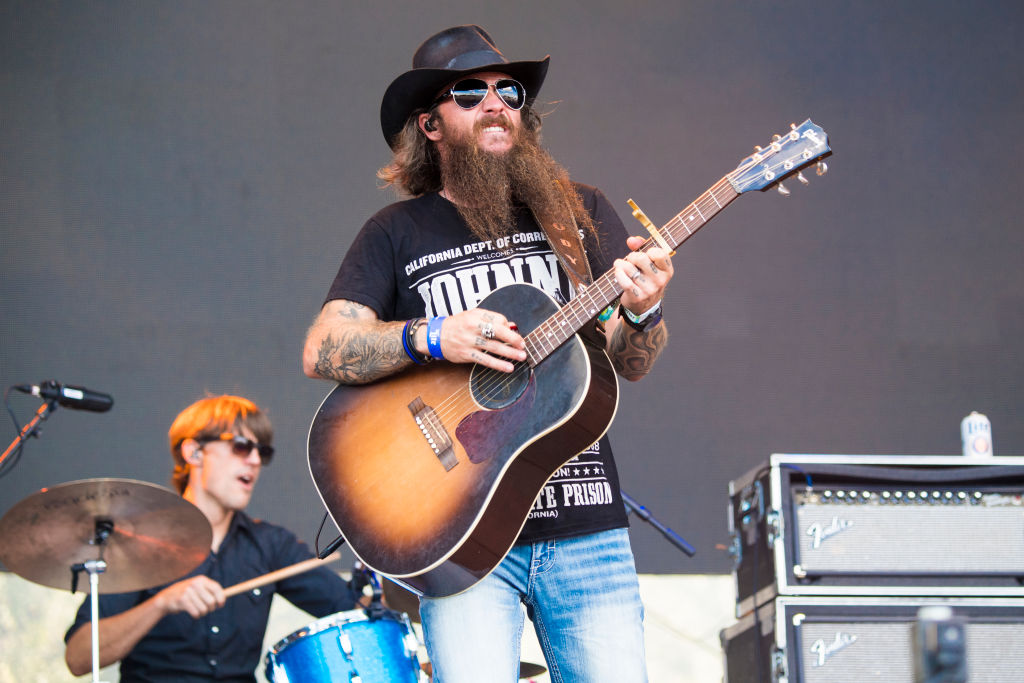 Cody Jinks' excellent single "Change The Game" reflects his journey of personal and professional transformation. The Texas-raised singer-songwriter tackles themes of responsibility and independence in this track. Having quit drinking and smoking, and now running his own label, Late August Records, Jinks pours his self-determination into his music. "Change The Game" is a jangly, steely road song where Jinks reminisces about his early aspirations while celebrating his hard-earned independence. With lyrics like "I wear that hat, yeah, I’m the punk that says I did it my own way," he acknowledges his journey and extends support to the next generation of artists.