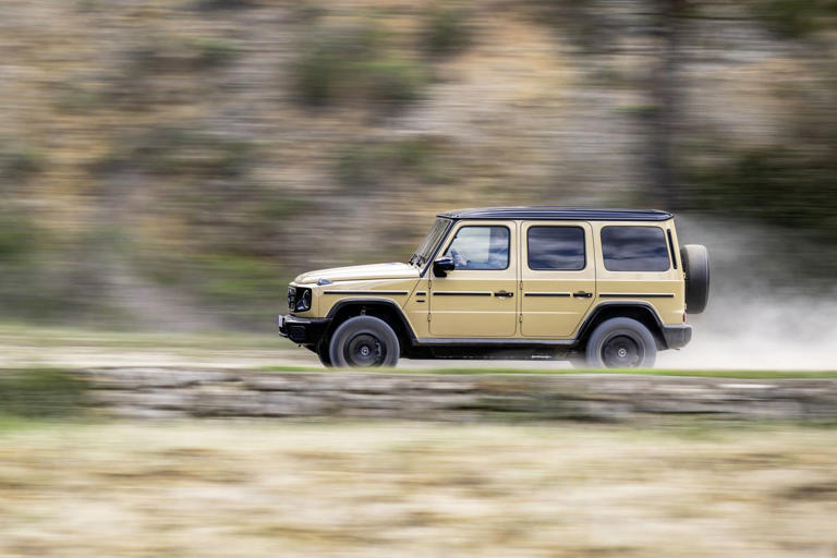 2025 Mercedes-Benz G580 with EQ Technology Drags Benz's Body-on-Frame ...