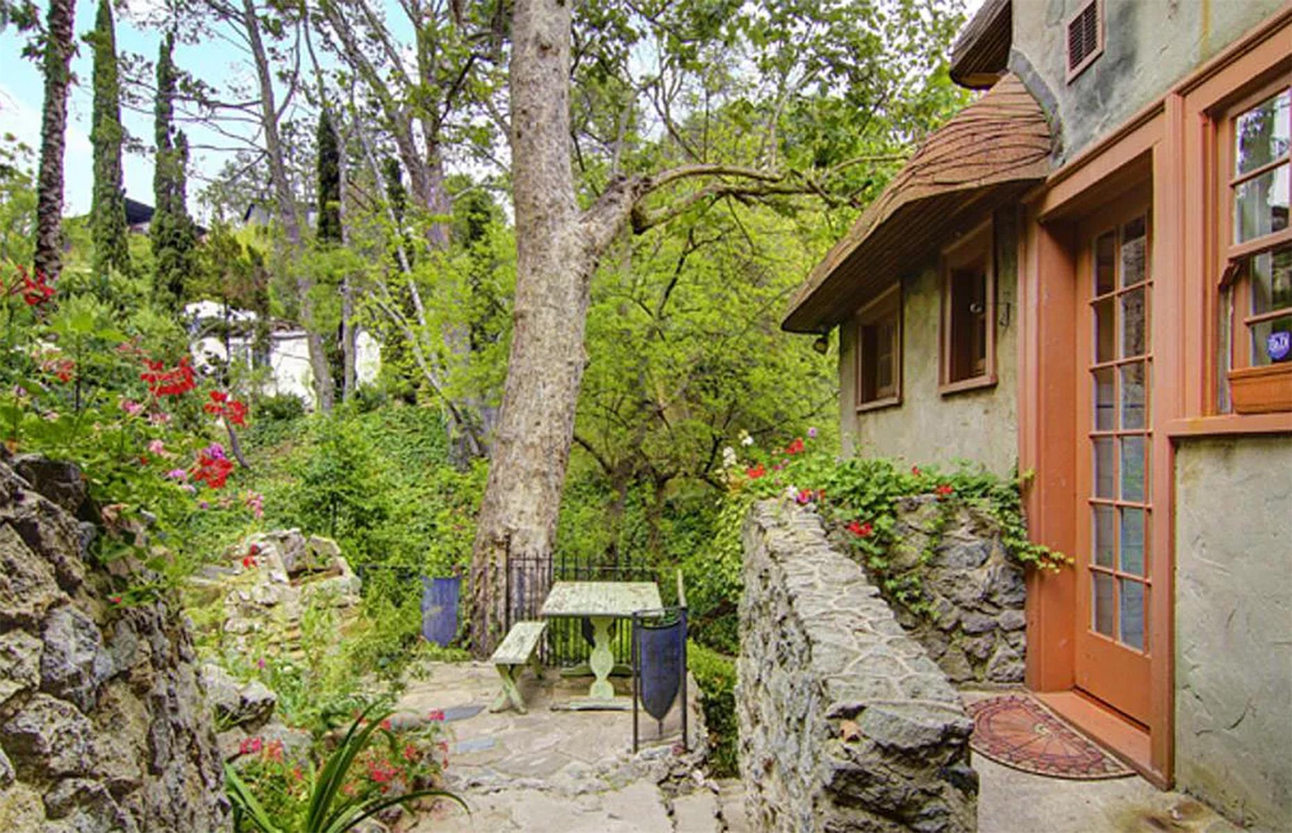 Missouri doomsday bunker hits the market for 300,000