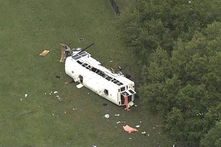 8 dead, dozens hurt in farmworker bus crash; truck driver held on DUI ...