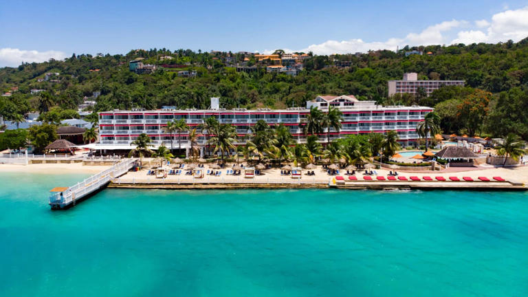 Grand Decameron Montego Beach Resort in Jamaica