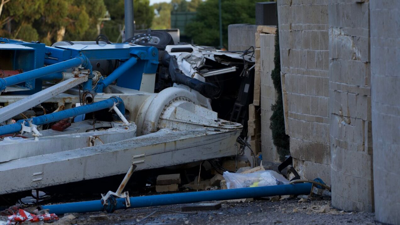 Truck Crash Causes Traffic Delays For Adelaide-bound Motorists On South ...