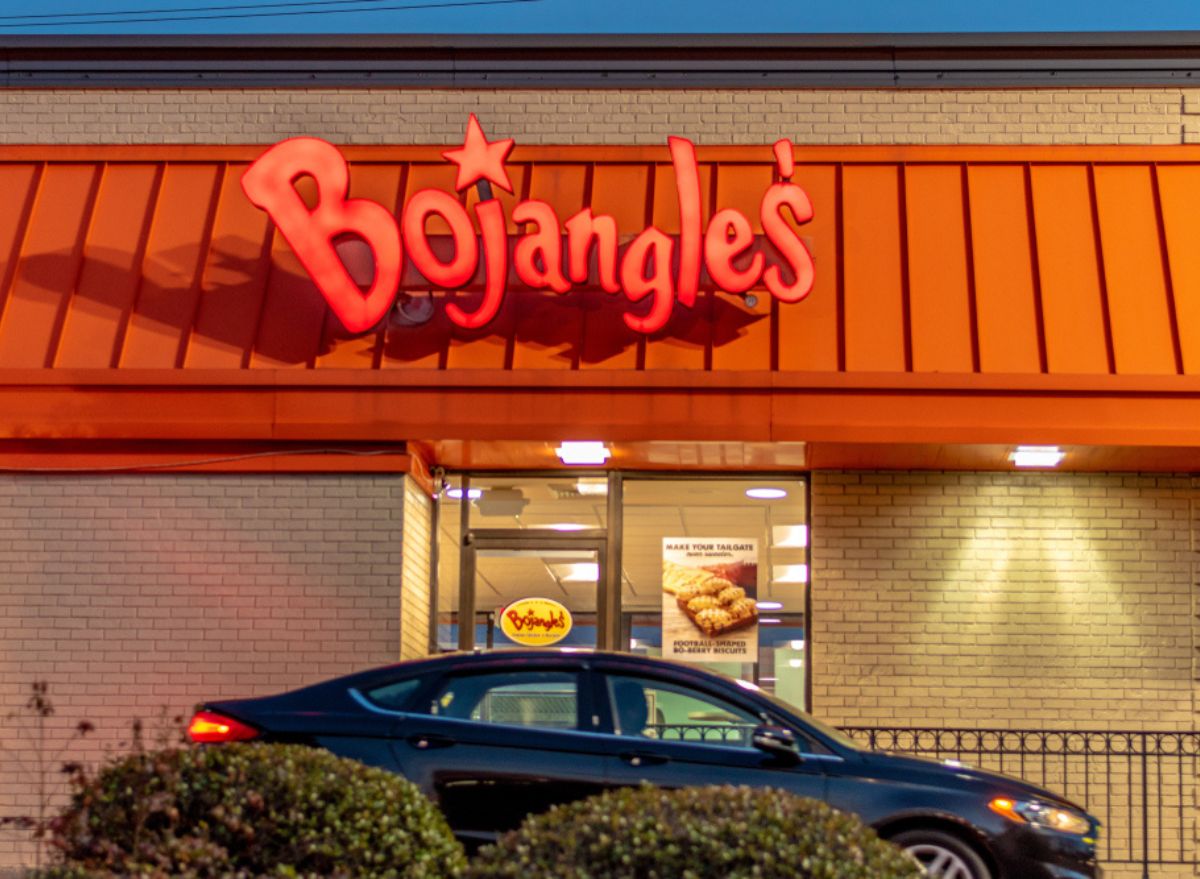 10 Fast-Growing Chicken Chains You’re About to See Everywhere