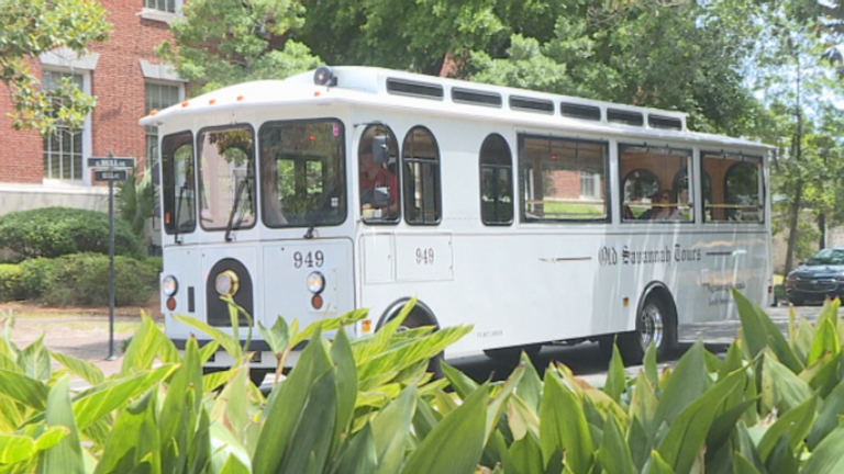 Savannah sets new noise control rules for tour trolleys, aiming for quieter streets
