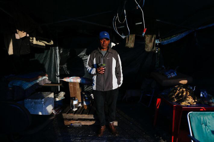 Luis Amancio busca reconstrução após mais uma enchente: 'Nascemos ribeirinhos, mas não somos miseráveis.' Foto: WILTON JUNIOR/ESTADÃO