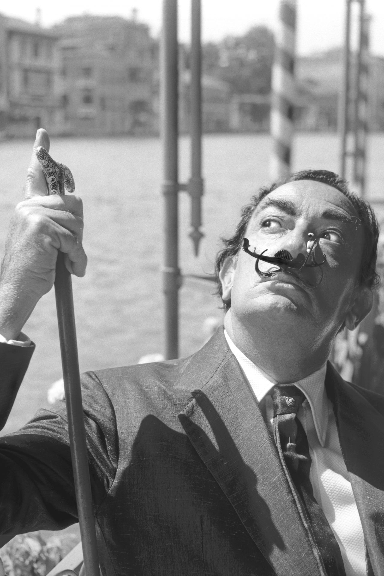 La historia detrás del bigote de Salvador Dalí