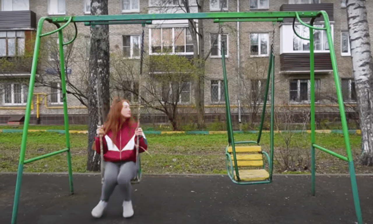<p>A Muscovite answered the question that has been bothering many: What is it like for average Russians living in Moscow’s big grey buildings?</p> <p>In her recent YouTube video, Eli showcases the ubiquitous gray apartment blocks that so characterize the Soviet era and provides an insightful tour of her living space.</p>