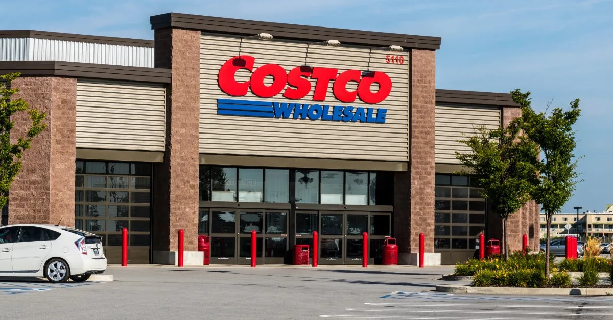 <p> I’m a Costco superfan. I love writing about Costco and giving shoppers of the warehouse retailer tips based on what I’ve learned. </p> <p> But to be honest, I don’t always follow my own rules. Sure, there are several great ways to <a href="https://financebuzz.com/grocery-inflation-55mp?utm_source=msn&utm_medium=feed&synd_slide=1&synd_postid=18422&synd_backlink_title=save+on+groceries&synd_backlink_position=1&synd_slug=grocery-inflation-55mp">save on groceries</a>, but some would only save me money if I actually followed them. </p> <p> Want to know my secrets? Here is what I’ve learned over hundreds of Costco trips.</p> <p>  <p><a href="https://www.financebuzz.com/shopper-hacks-Costco-55mp?utm_source=msn&utm_medium=feed&synd_slide=1&synd_postid=18422&synd_backlink_title=Costco+Secrets%3A+7+genius+hacks+all+Costco+shoppers+should+know&synd_backlink_position=2&synd_slug=shopper-hacks-Costco-55mp"><b>Costco Secrets:</b> 7 genius hacks all Costco shoppers should know</a></p>  </p>