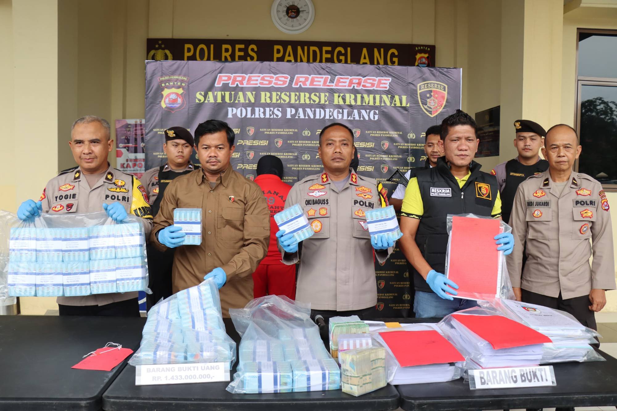 Polres Pandeglang Tangkap 2 Tersangka Kredit Fiktif Di Bank Bjb ...