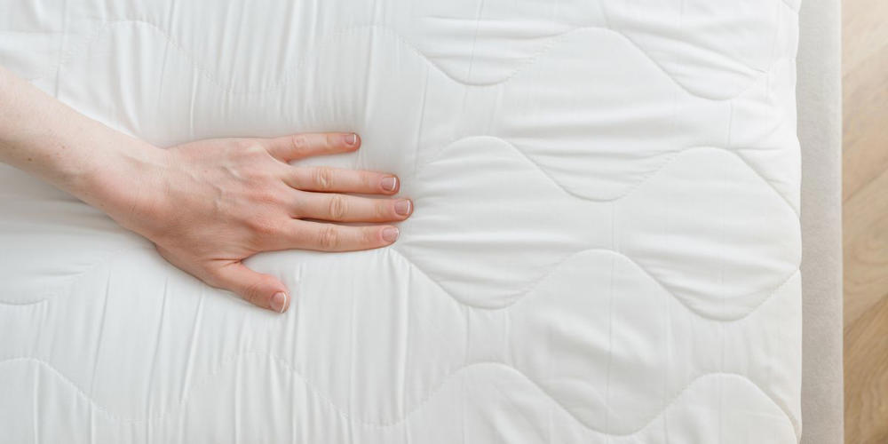 Should You Buy a Mattress Online or in Stores? Here