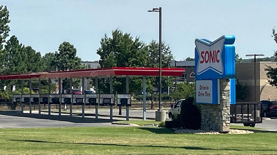 Sonic under fire for using cramped cages for pregnant pigs