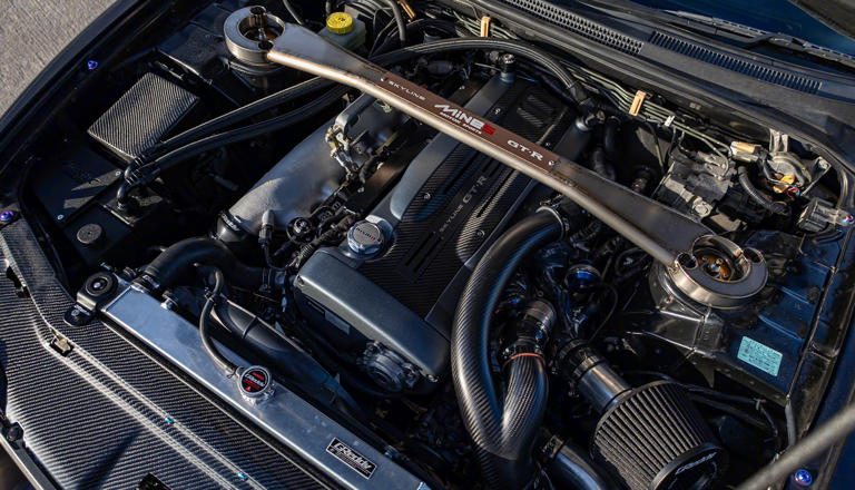 JDM R33 Skyline GT-R: Light Refresh to Full Build in Just Two Months