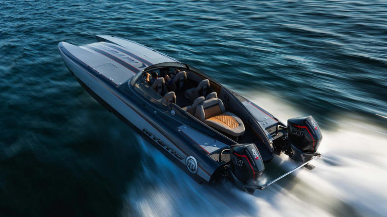 Hitting 110 MPH in a 1,000-HP Race Boat Is Less Bonkers Than You’d Think
