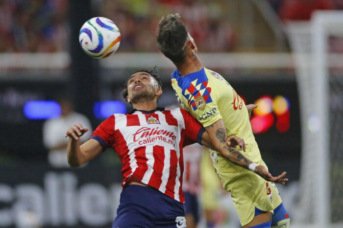 América y Chivas empatan y dejan todo para la vuelta en el Azteca