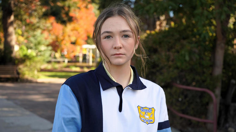 Kaylee Perks, 17, is doing the bulk of her HSC via distance education. (ABC Newcastle: Bridget Murphy)