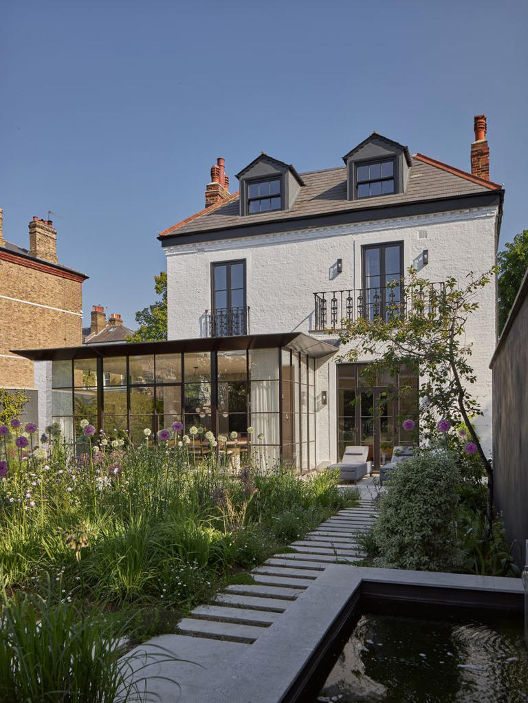 The secrets behind the thoughtful renovation of a Victorian villa in ...