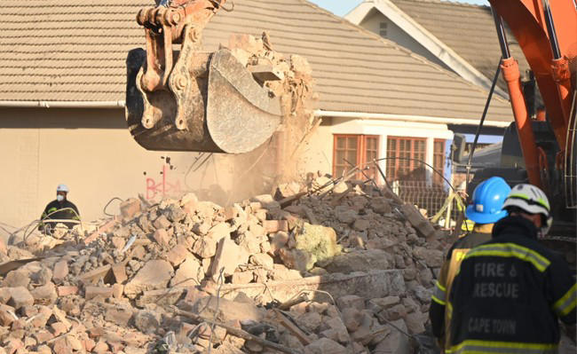 pics: ‘world-class’ rescue and recovery efforts at george building collapse to enter 10th day
