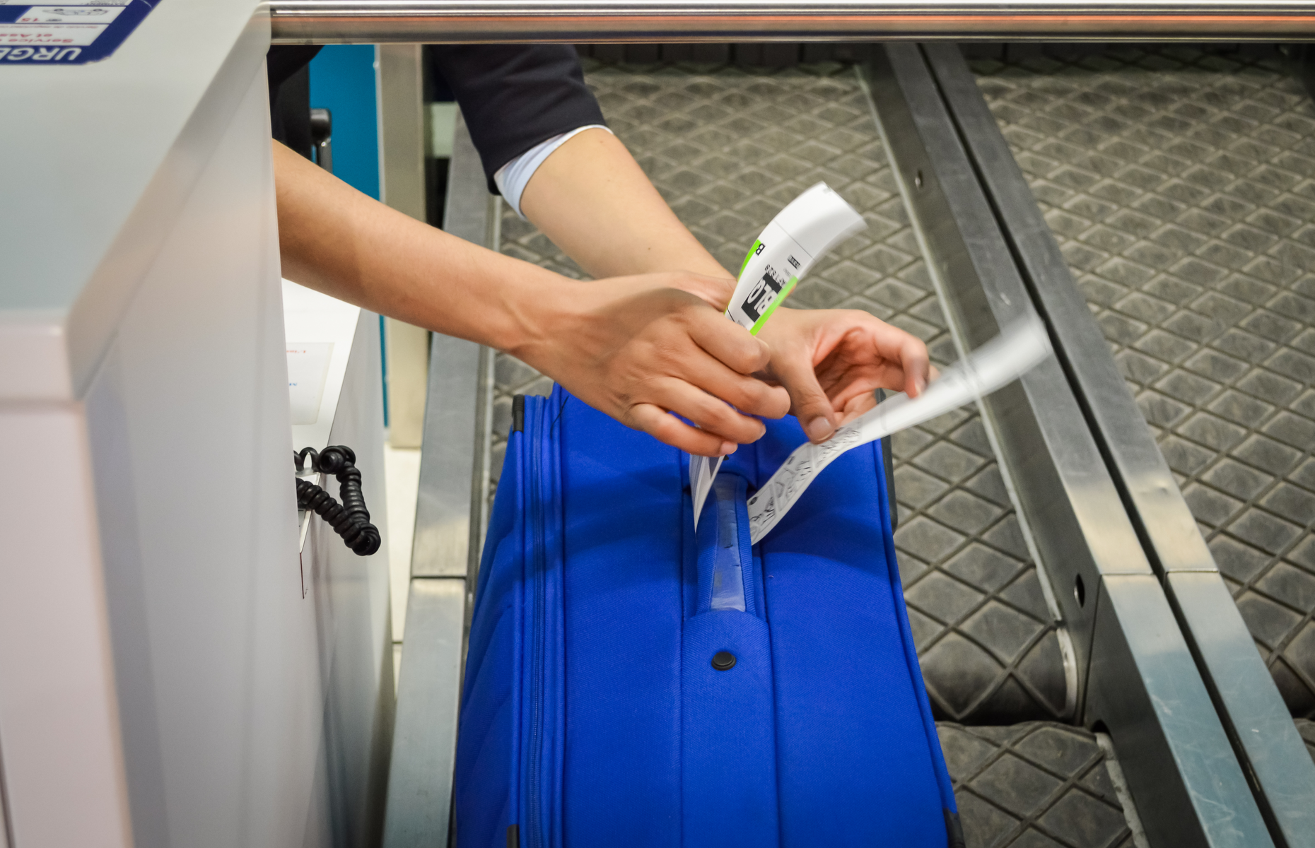 16 tips from airport baggage handlers to keep your bags safe