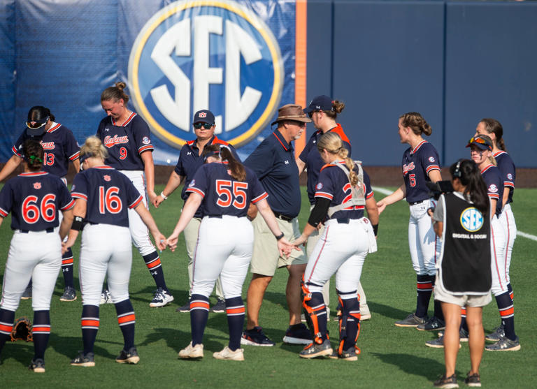 Disastrous Sixth Inning Costs Auburn Softball In Loss To Ucf At Tallahassee Regional 0682