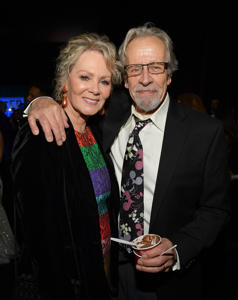 Jean Smart Explains Why She Angrily Called Out A Health Worker After Husband’s Death<br><br>