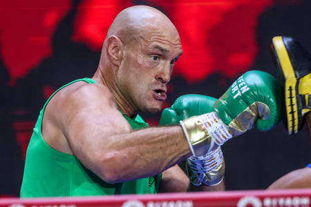 What time is Tyson Fury vs. Oleksander Usyk fight? Walk-in time for main event<br><br>