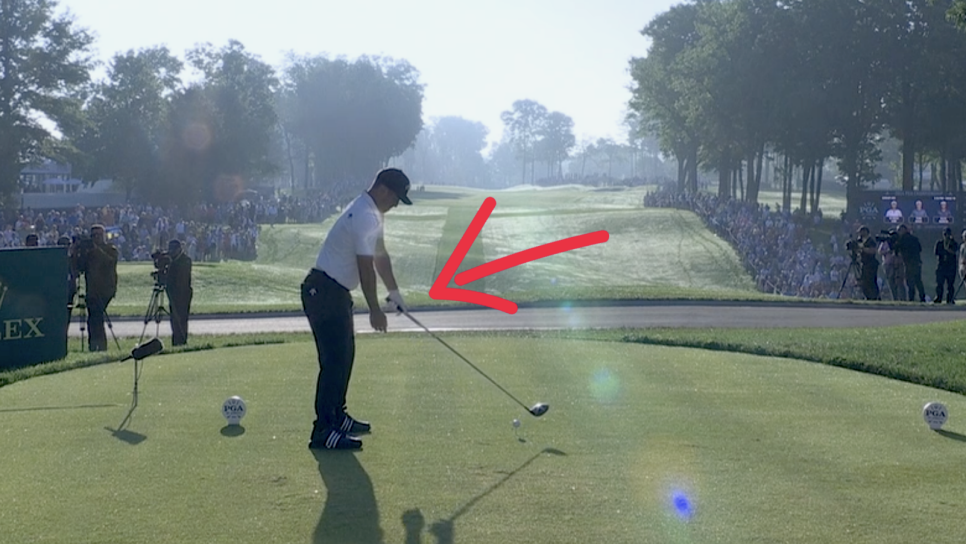 you can spot xander schauffele doing this before (almost) every shot