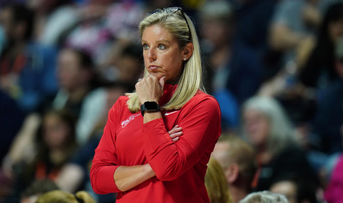 indiana fever fans are fawning over coach christie sides after team photo emerges