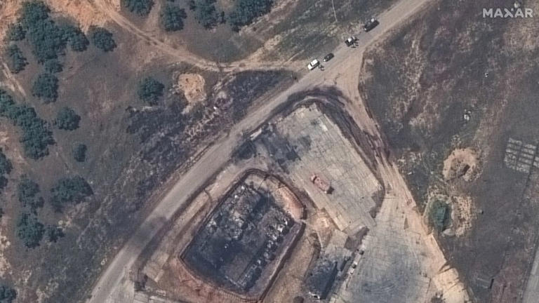 美國有線電視新聞網（CNN）獨家的衛星圖像顯示，2024年5月15日，克裏米亞貝爾貝克空軍基地的噴氣式飛機和建築物被摧毀。- 衛星圖像 ?2024 Maxar Technologies