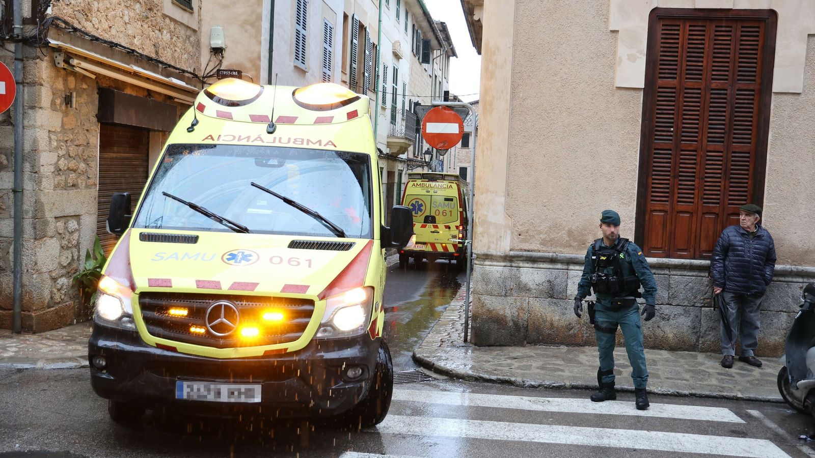 Muere un hombre tras precipitarse desde un muro en el exterior de ...
