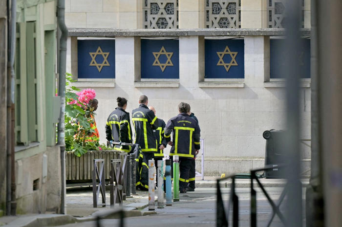 synagogue arson attempt fuels antisemitism fears in france