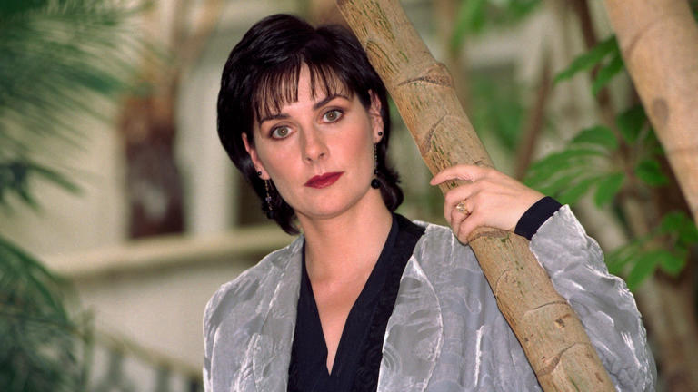 Sail Away With These 10 Ethereal Facts About Enya, the Celtic Goddess of New Age Music