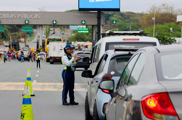 Se espera la salida de unos 200.000 vehículos por peajes del Ecuador ...