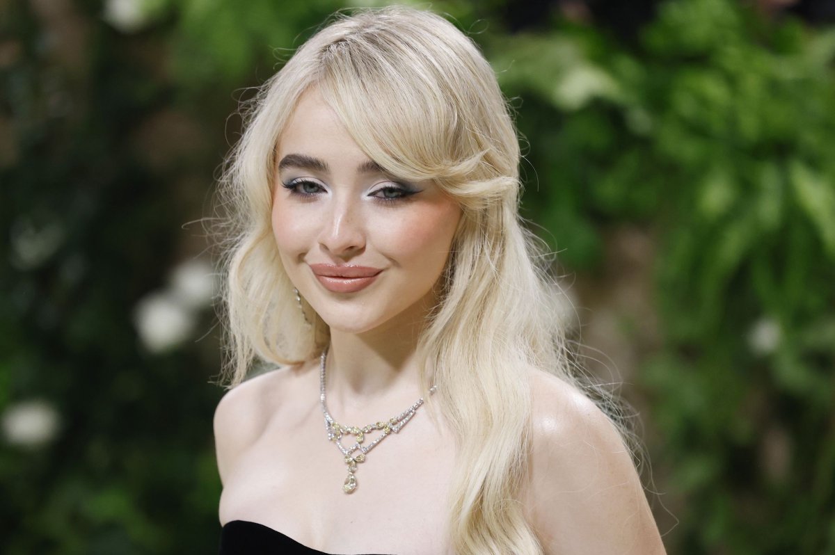 Watch: Sabrina Carpenter Teases 'SNL' Spot, Releases New Versions Of ...