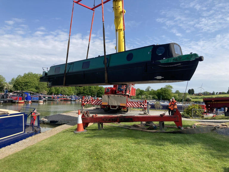 500 tonnes of canal boats to be craned into Crick Marina for Boat Show