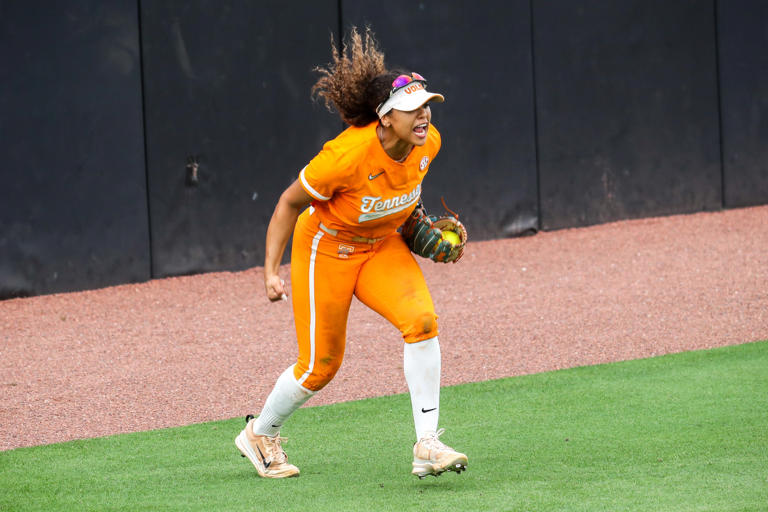 Tennessee softball vs Alabama: Live score updates in Game 2 of NCAA ...