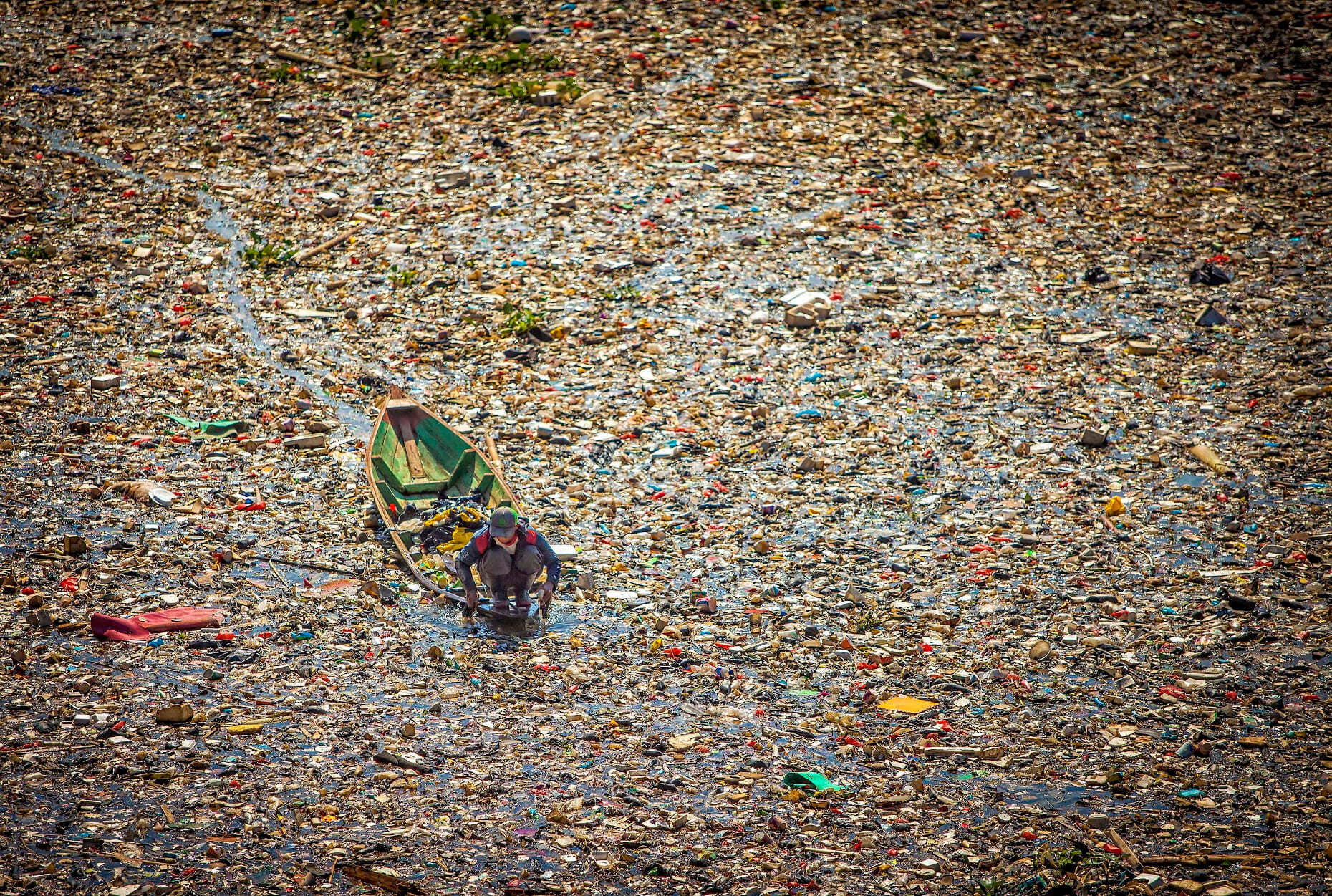 20 insane images of plastic suffocating our oceans